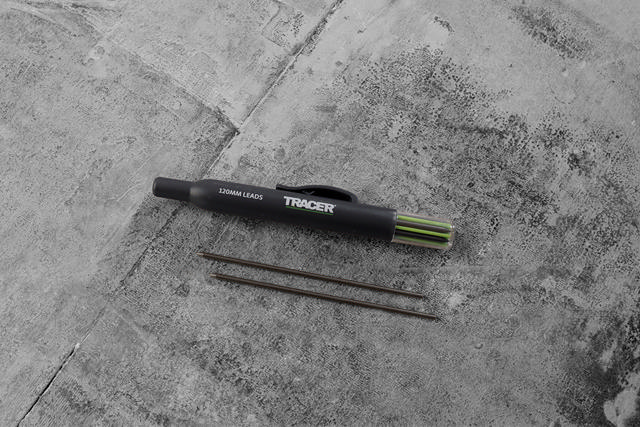 Djuphålspenna med extrastift + svart och röd tusch