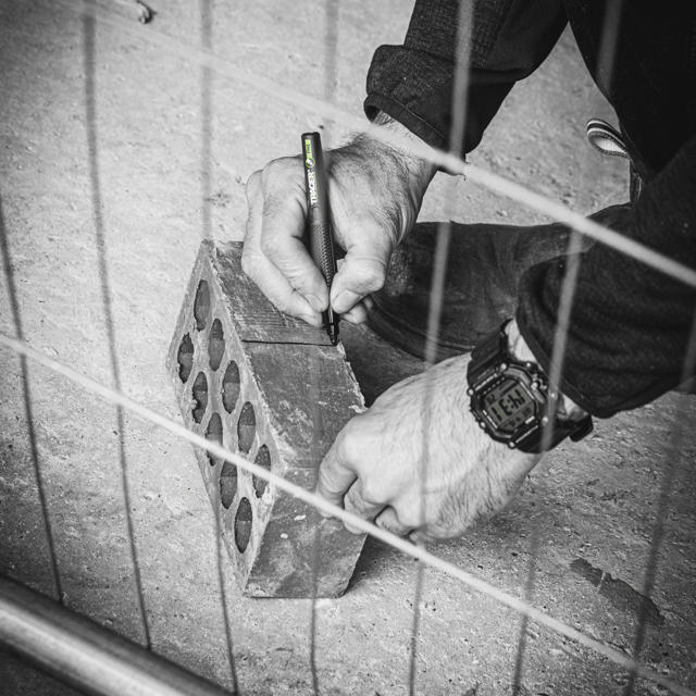 Fin permanentpenna för trä, metall och plast - Svart