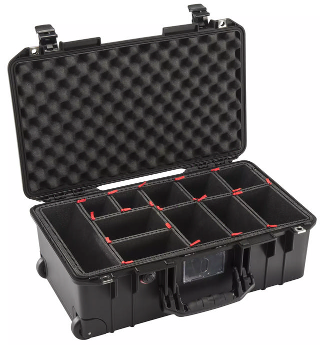 Peli™ 1535 Air Carry-On med tredelat uppdelningssystem