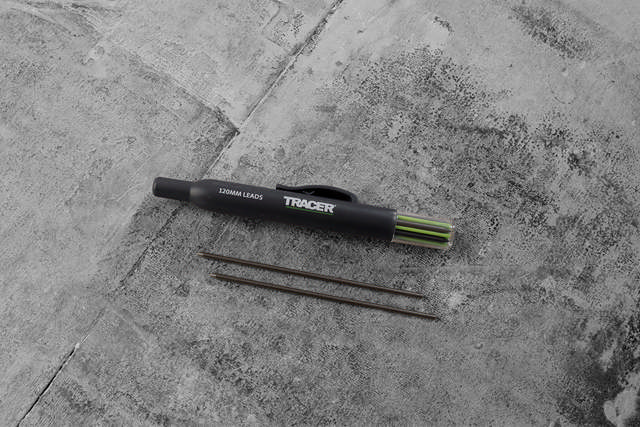 Djuphålspenna med extrastift + svart och röd tusch